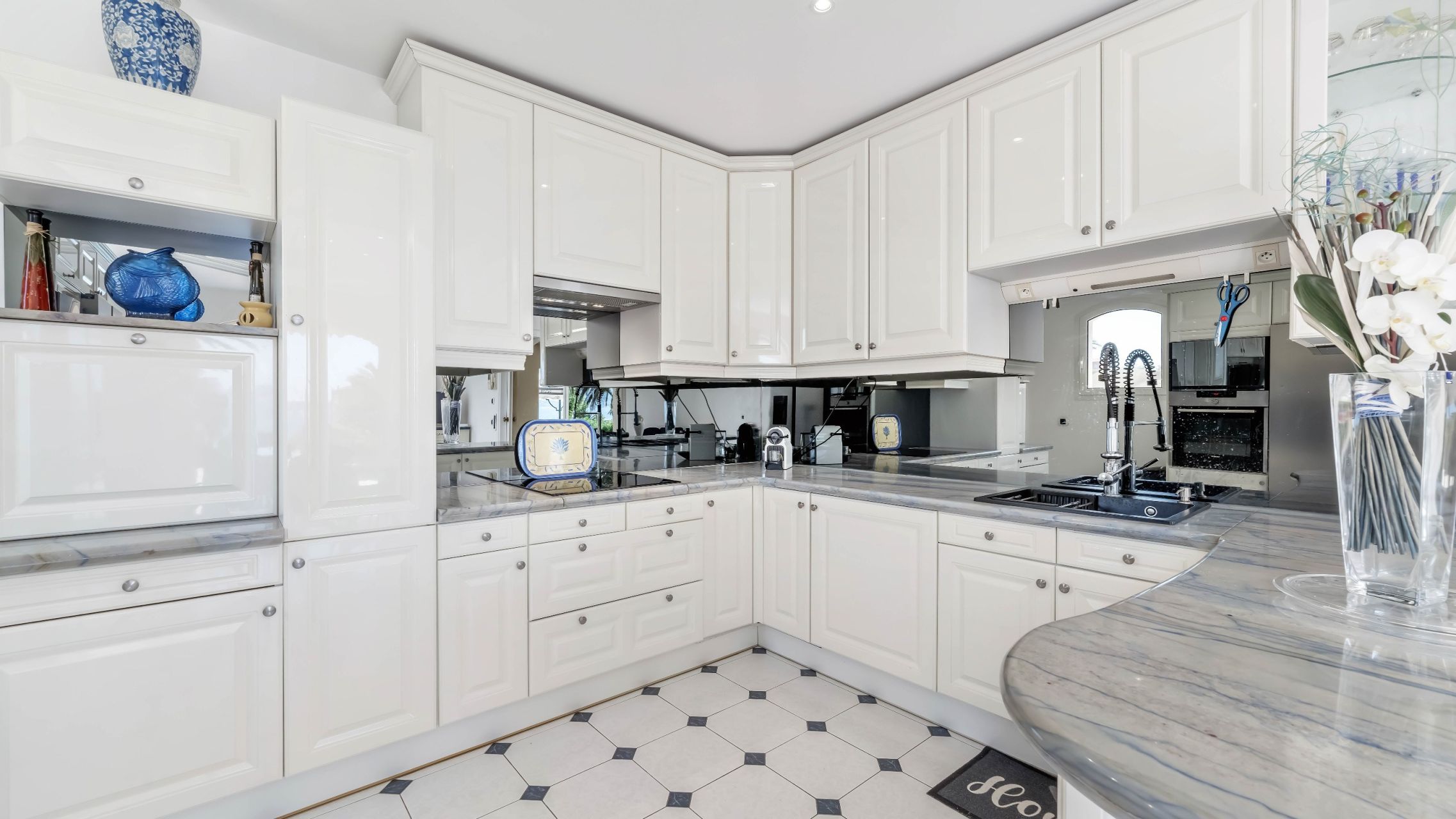 mansion 10 Rooms for sale on GRIMAUD (83310)