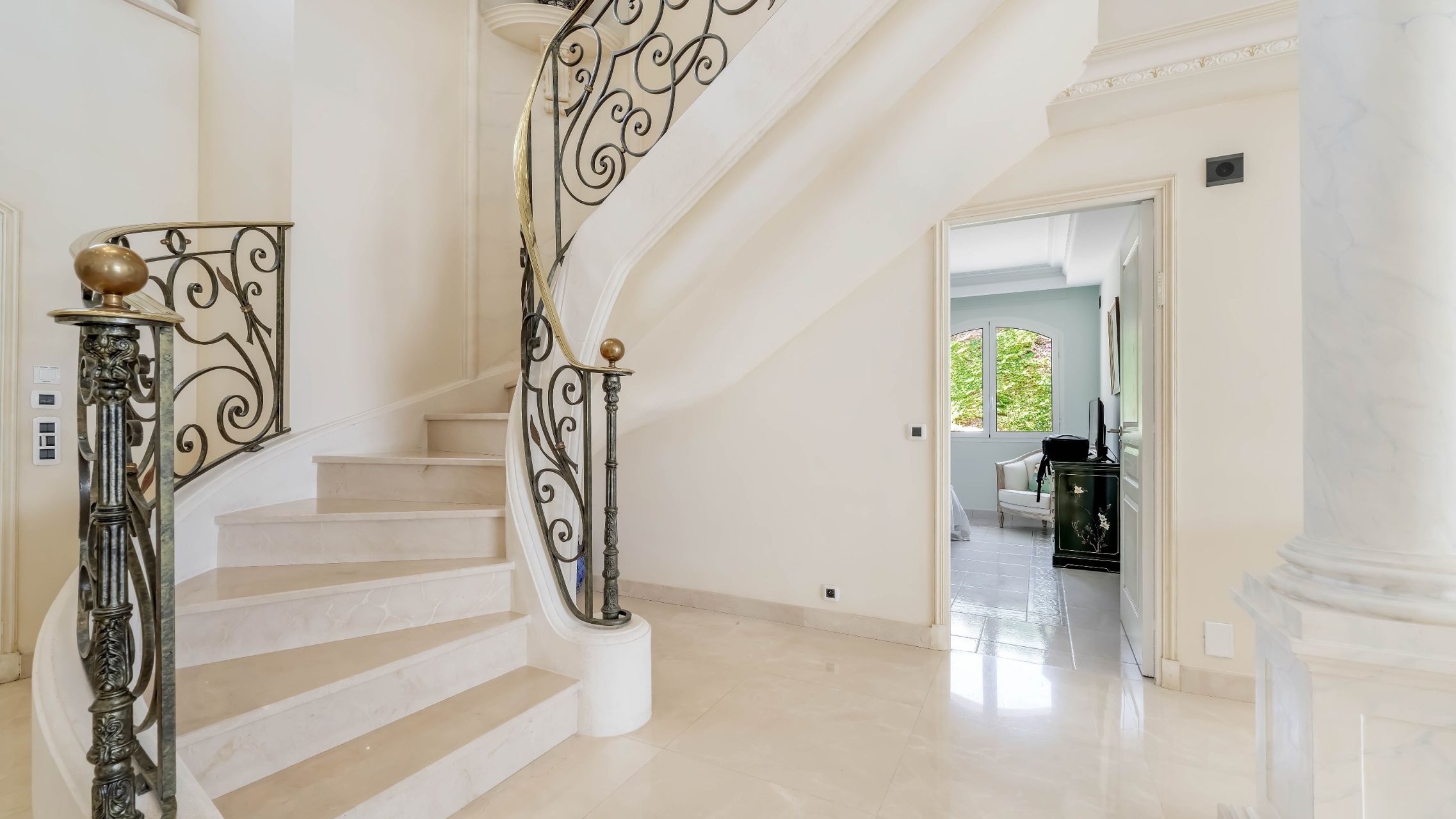 mansion 10 Rooms for sale on GRIMAUD (83310)