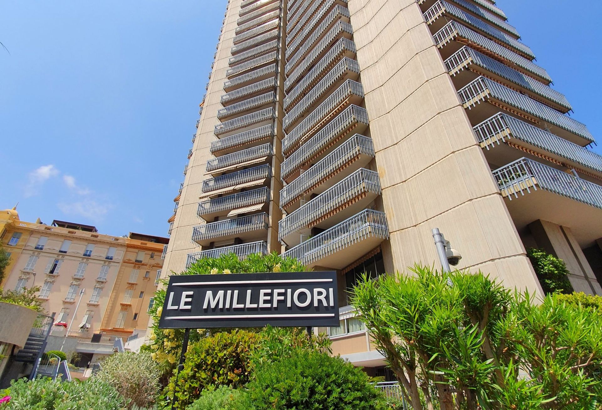 luxury apartment 3 Rooms for rent on MONACO (98000)
