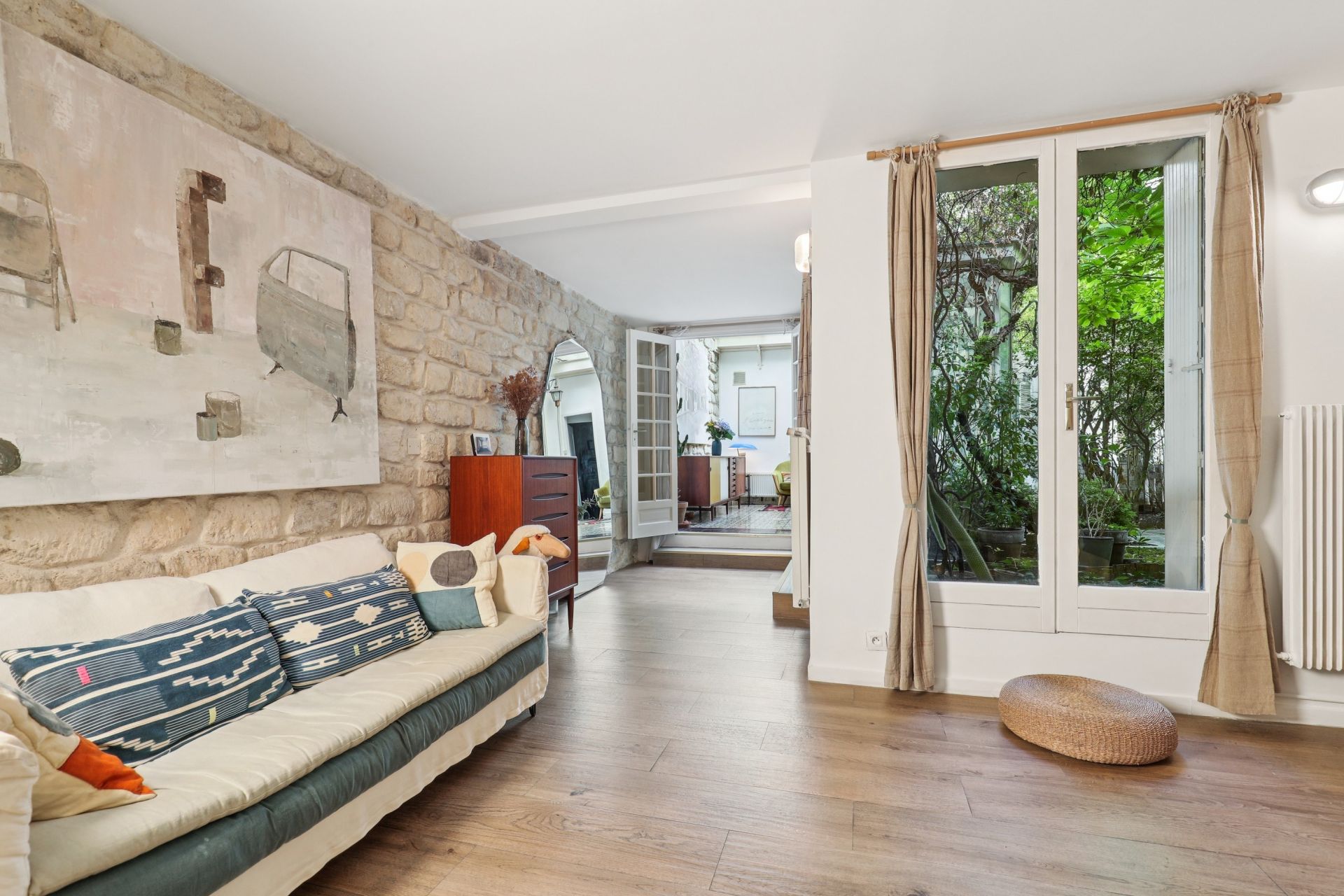luxury house 6 Rooms for sale on PARIS (75018)