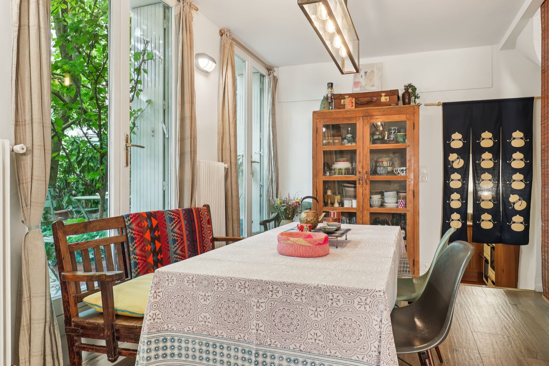 luxury house 6 Rooms for sale on PARIS (75018)