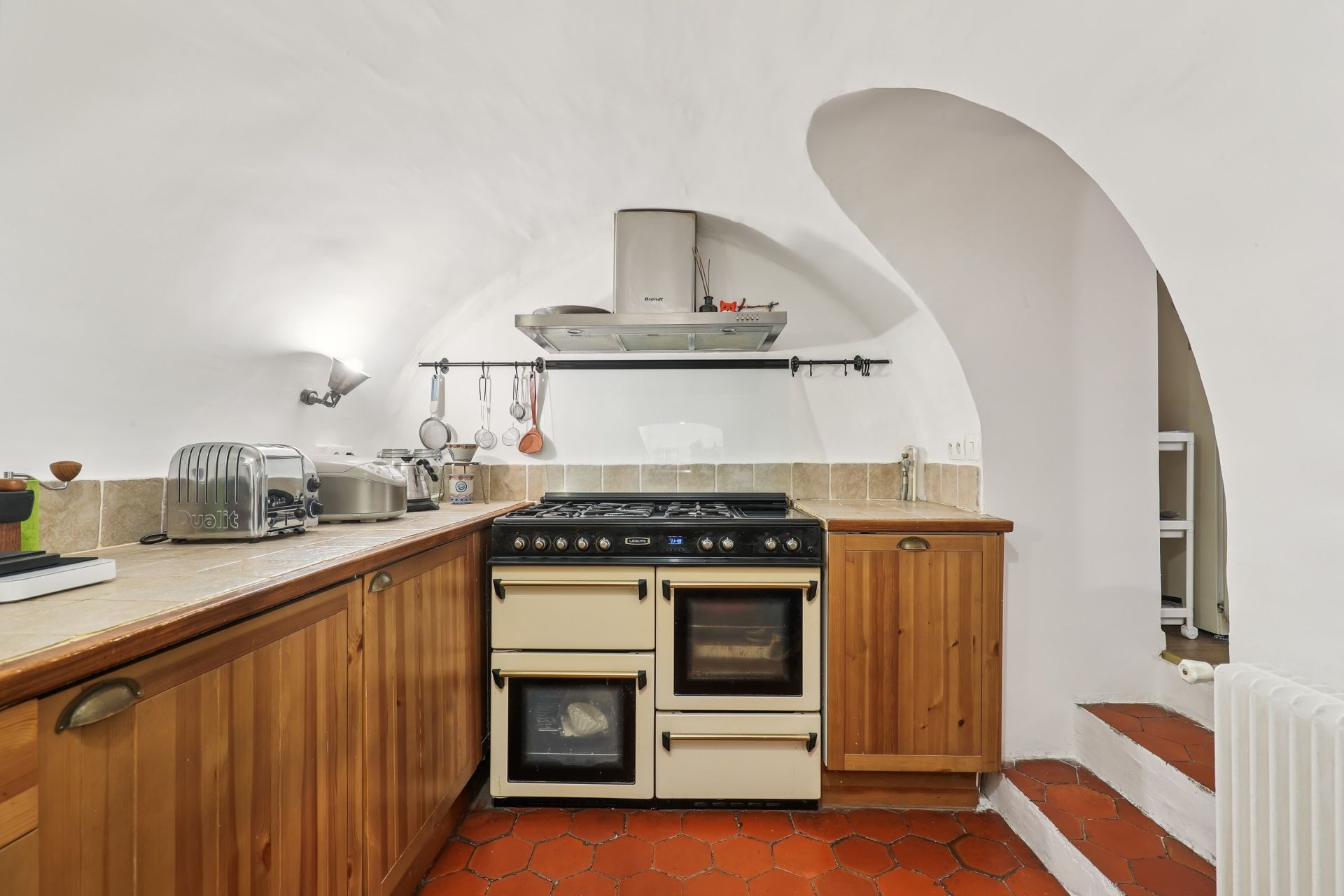 luxury house 6 Rooms for sale on PARIS (75018)