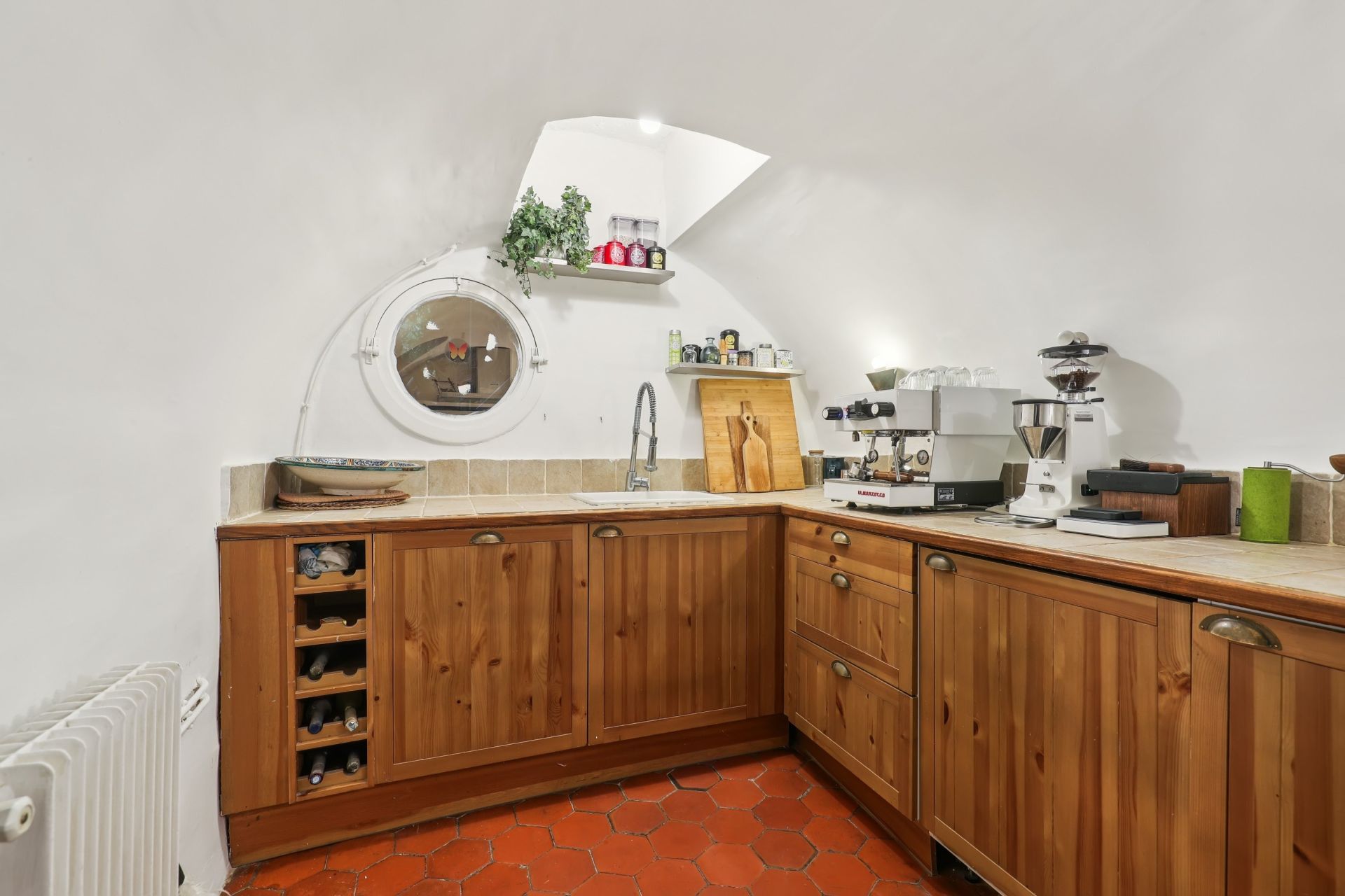 luxury house 6 Rooms for sale on PARIS (75018)