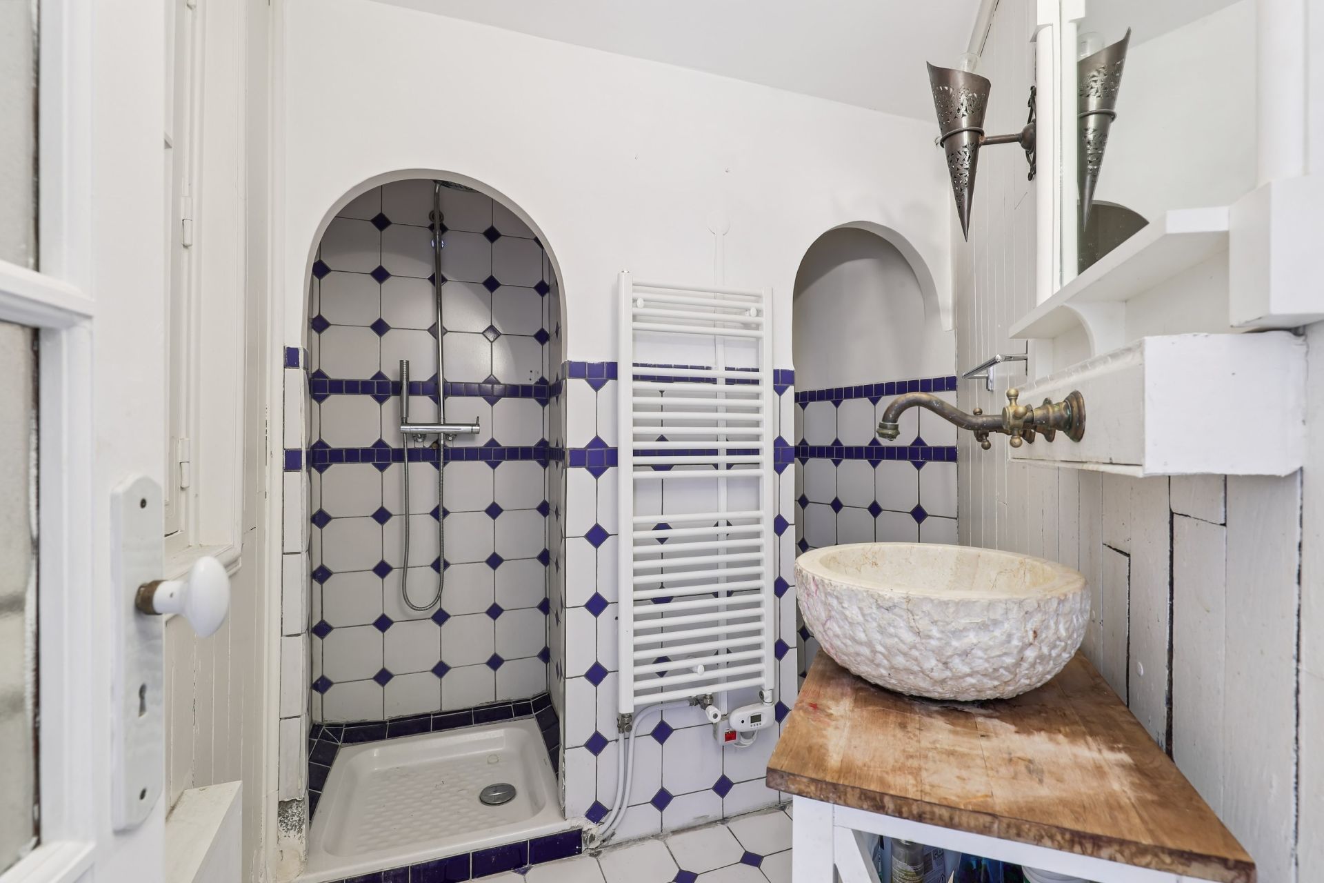 luxury house 6 Rooms for sale on PARIS (75018)