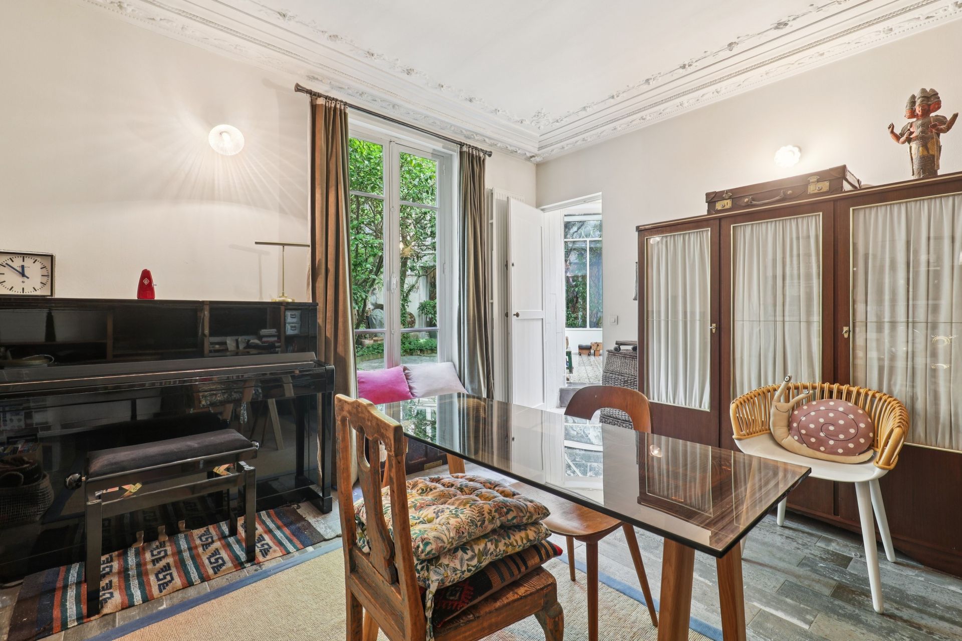 luxury house 6 Rooms for sale on PARIS (75018)