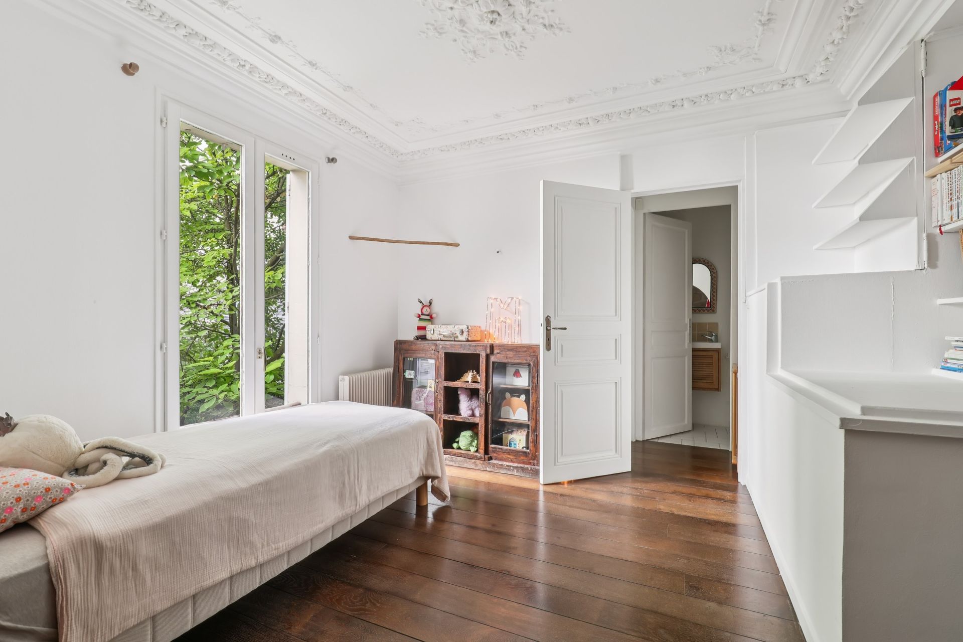 luxury house 6 Rooms for sale on PARIS (75018)