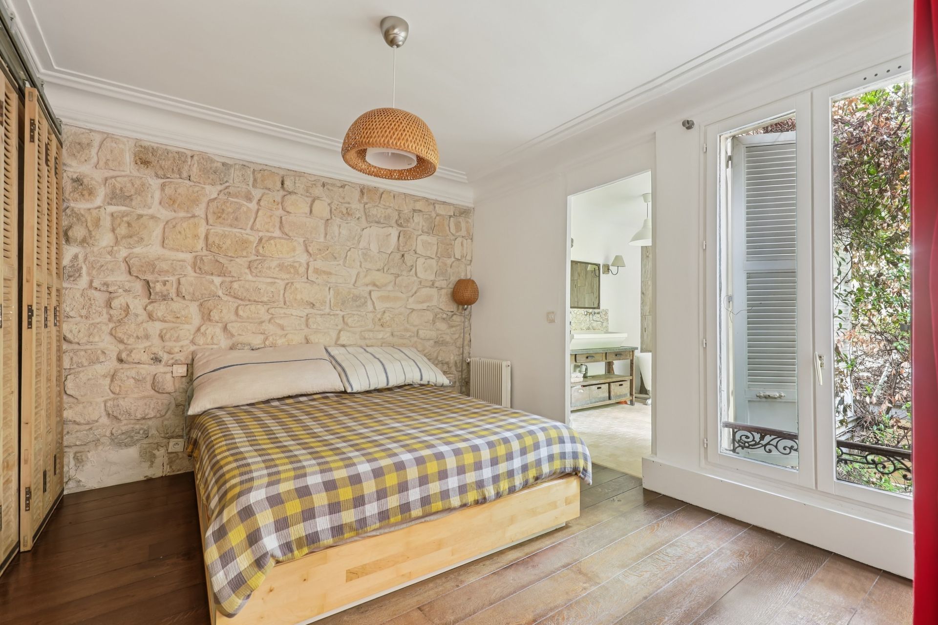 luxury house 6 Rooms for sale on PARIS (75018)