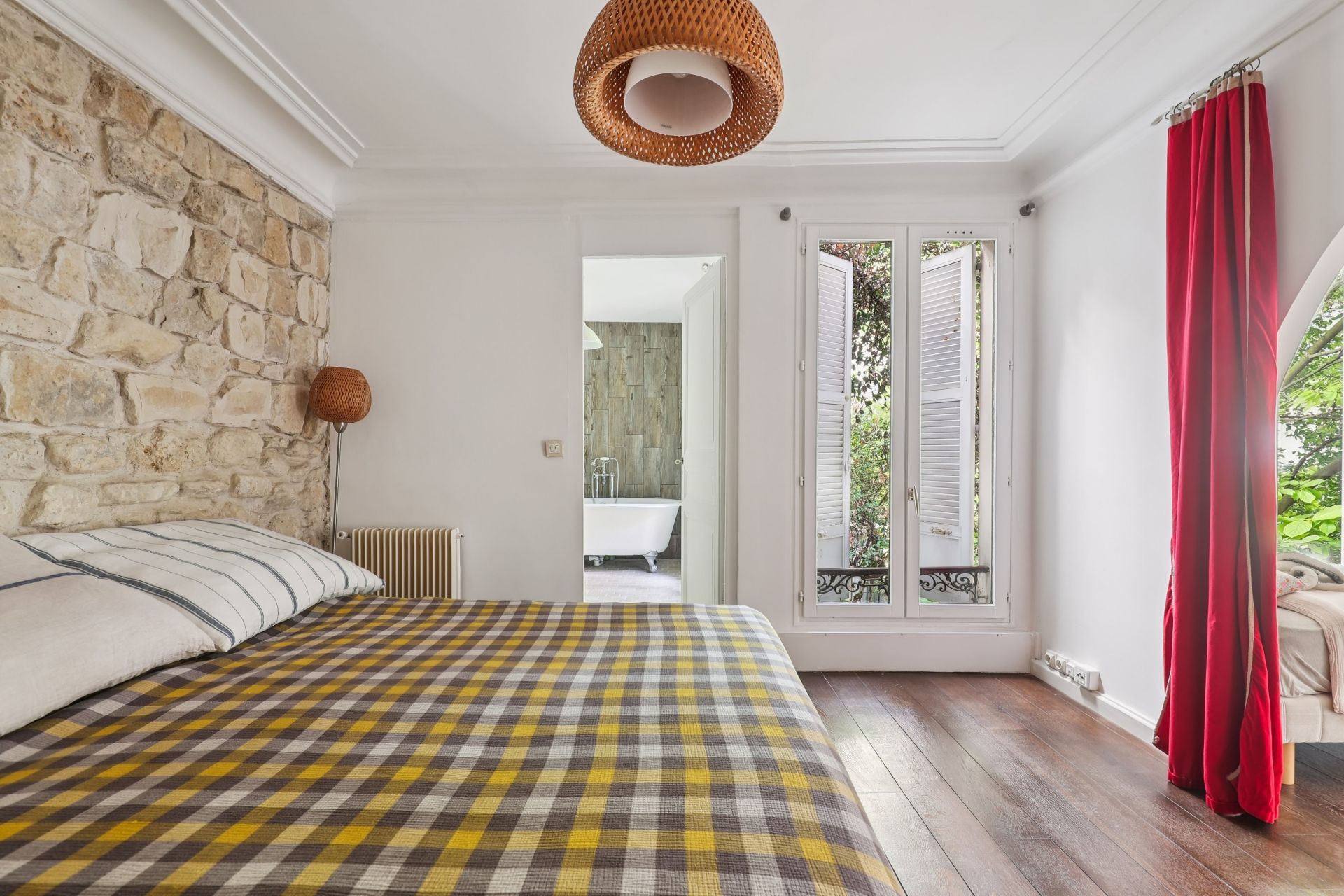 luxury house 6 Rooms for sale on PARIS (75018)