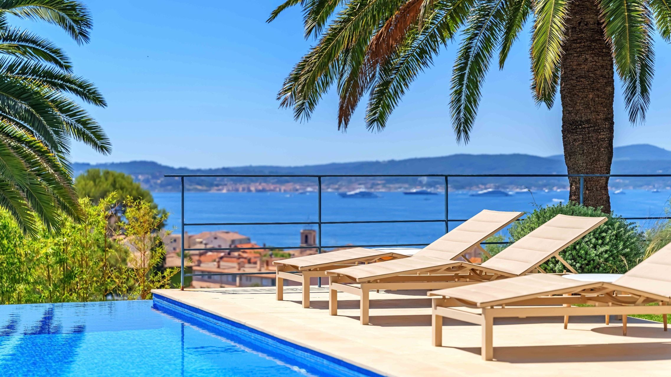luxury villa 6 Rooms for sale on STE MAXIME (83120)