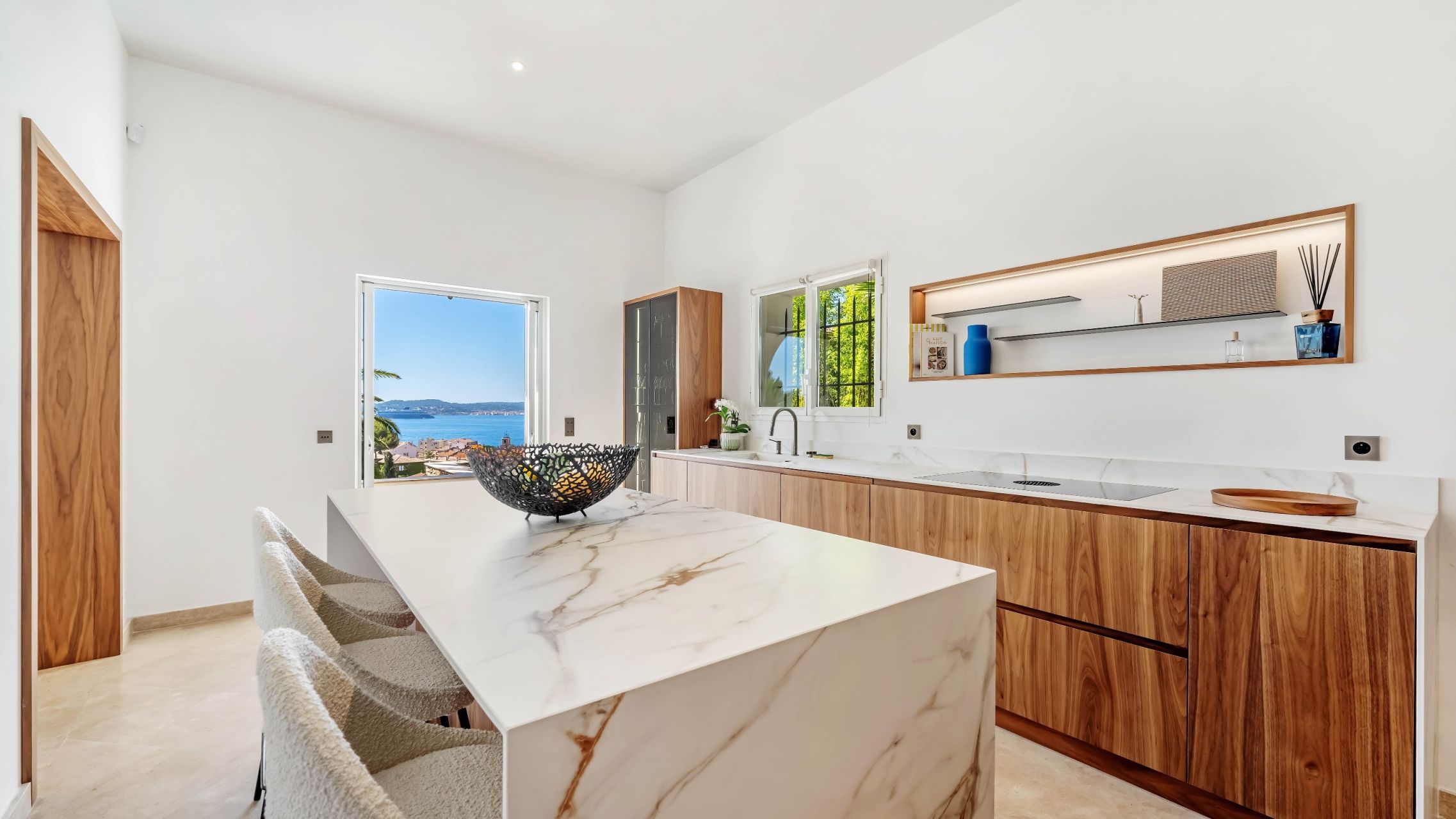 luxury villa 6 Rooms for sale on STE MAXIME (83120)