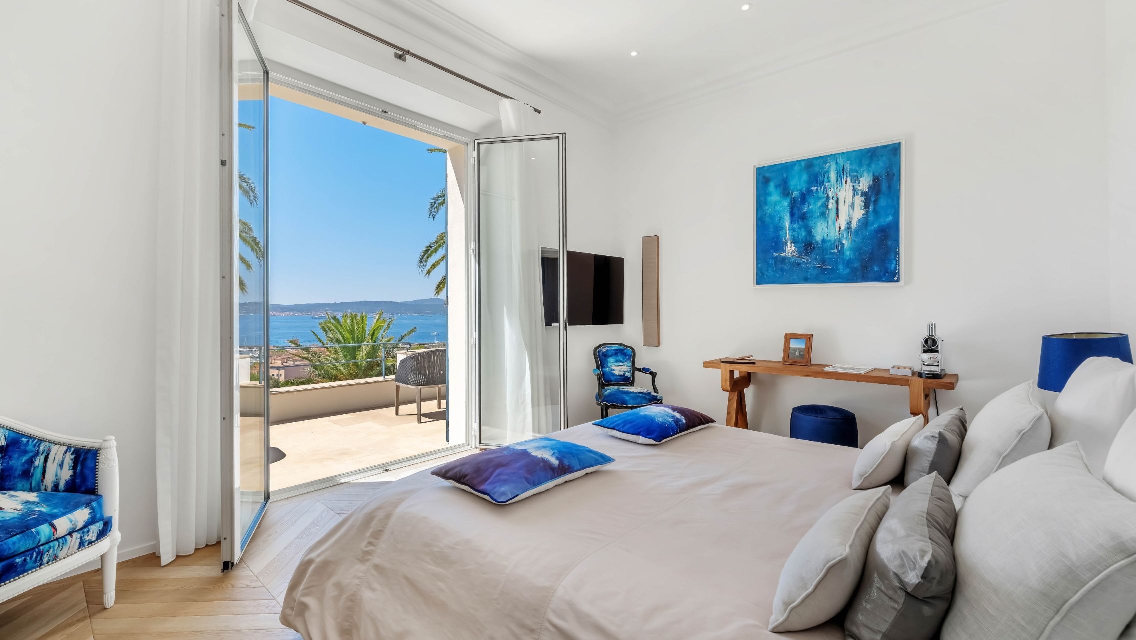 luxury villa 6 Rooms for sale on STE MAXIME (83120)
