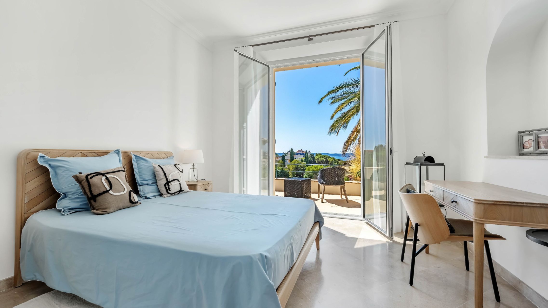luxury villa 6 Rooms for sale on STE MAXIME (83120)
