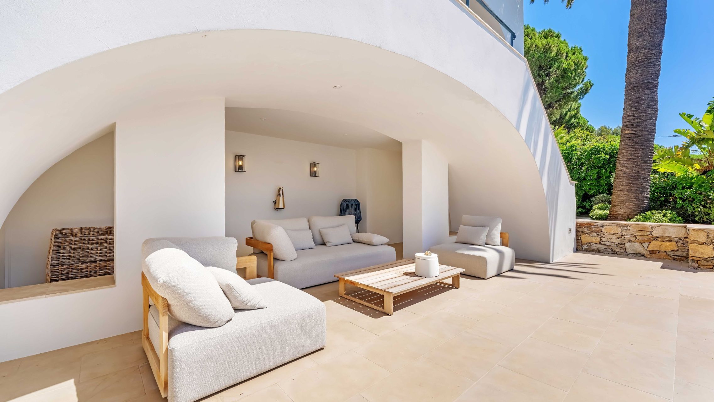 luxury villa 6 Rooms for sale on STE MAXIME (83120)