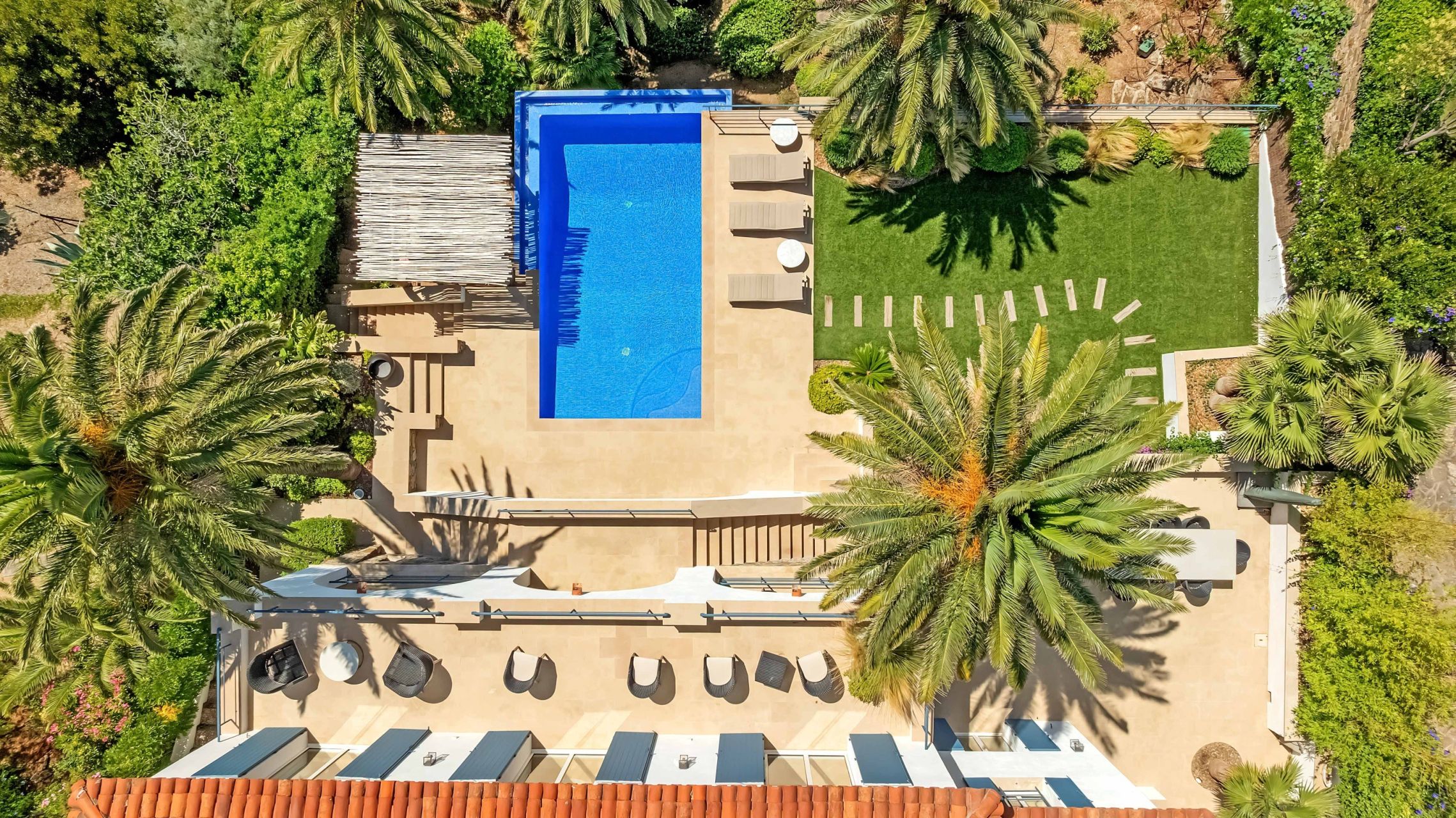 luxury villa 6 Rooms for sale on STE MAXIME (83120)