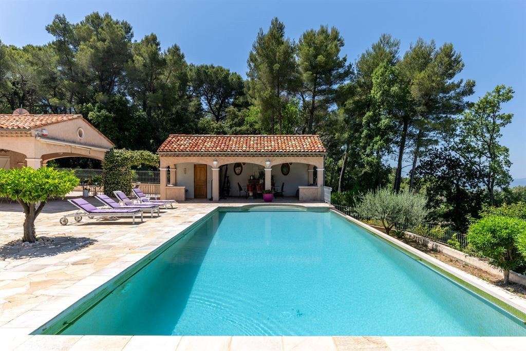 luxury villa 6 Rooms for sale on CABRIS (06530)