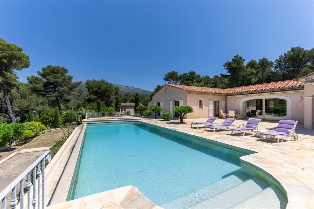 luxury villa 6 Rooms for sale on CABRIS (06530)