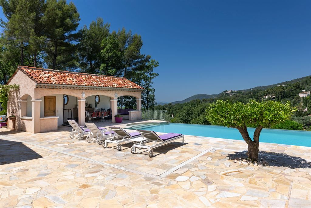 luxury villa 6 Rooms for sale on CABRIS (06530)