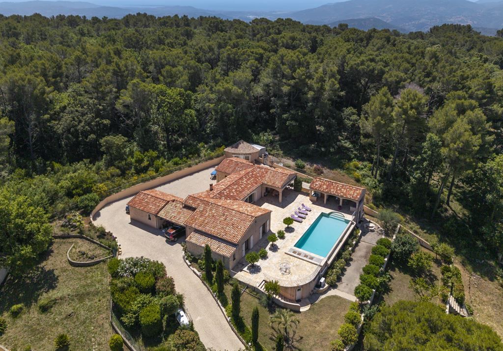 luxury villa 6 Rooms for sale on CABRIS (06530)