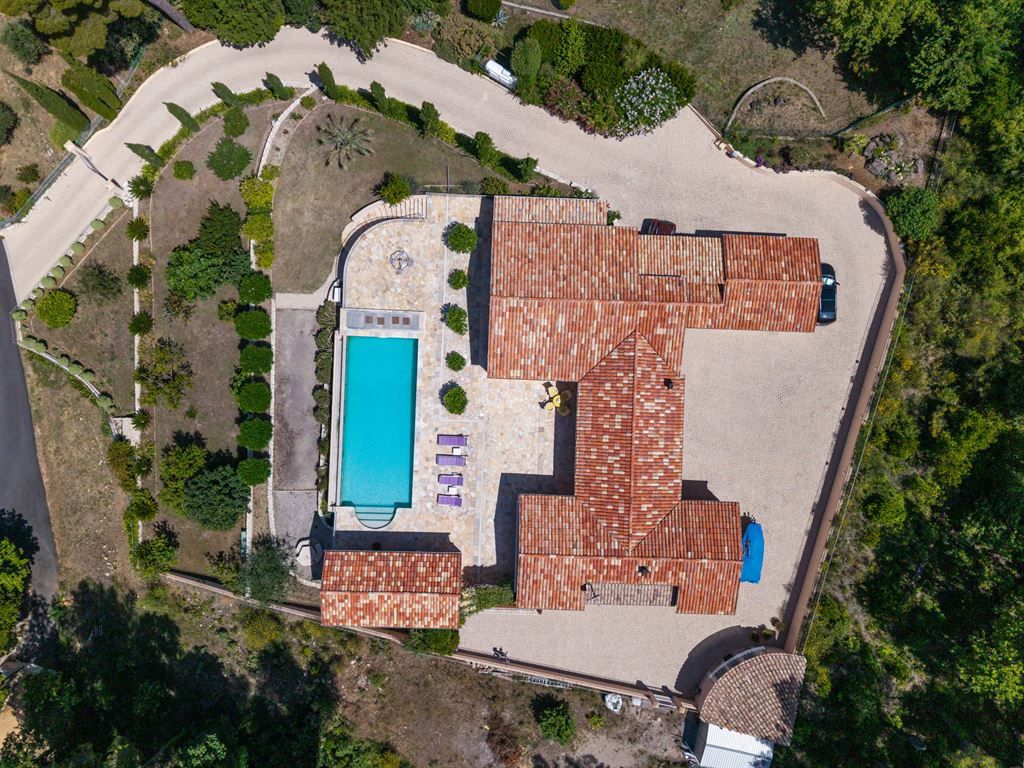 luxury villa 6 Rooms for sale on CABRIS (06530)