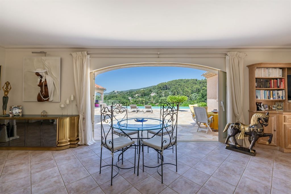luxury villa 6 Rooms for sale on CABRIS (06530)