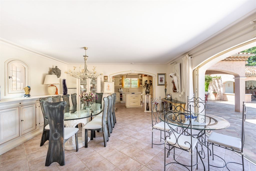 luxury villa 6 Rooms for sale on CABRIS (06530)