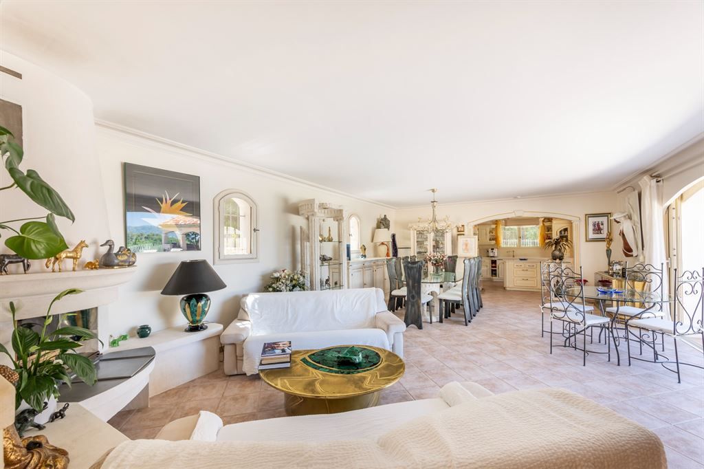 luxury villa 6 Rooms for sale on CABRIS (06530)