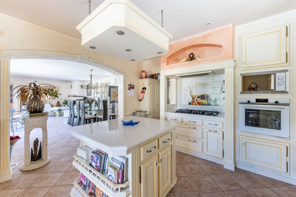luxury villa 6 Rooms for sale on CABRIS (06530)
