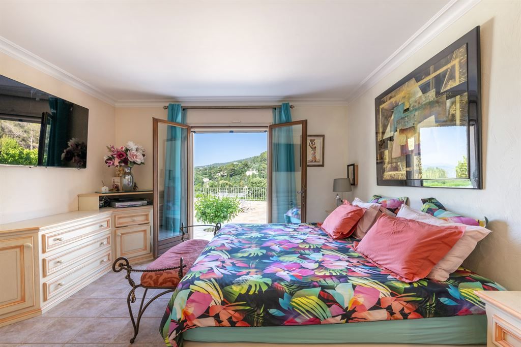 luxury villa 6 Rooms for sale on CABRIS (06530)