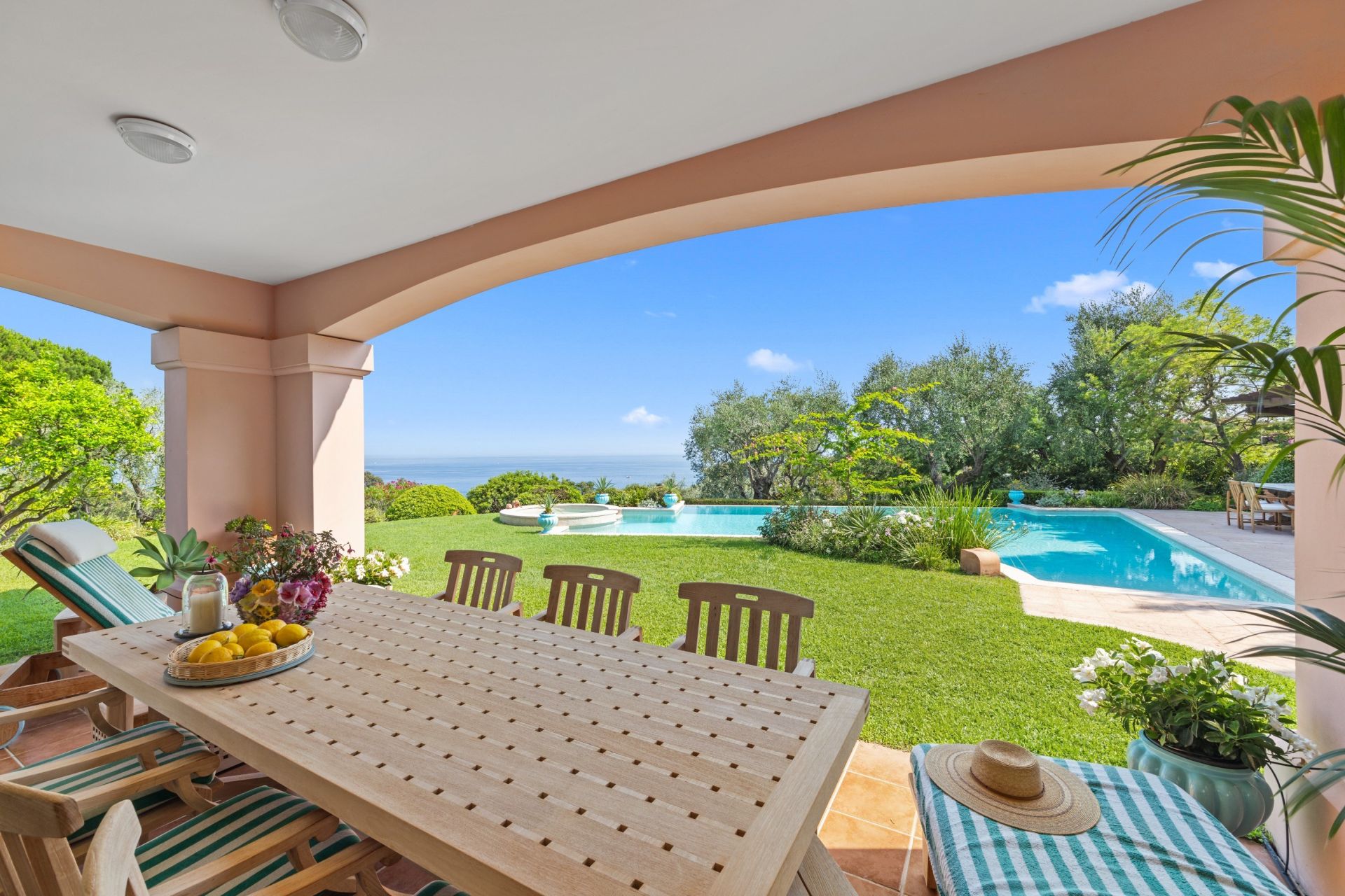 maison provençale de luxe 7 Pièces en vente sur MENTON (06500)