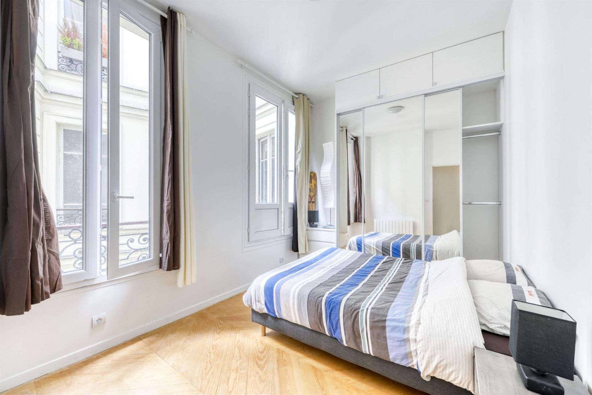 luxury apartment 4 Rooms for sale on PARIS (75009)
