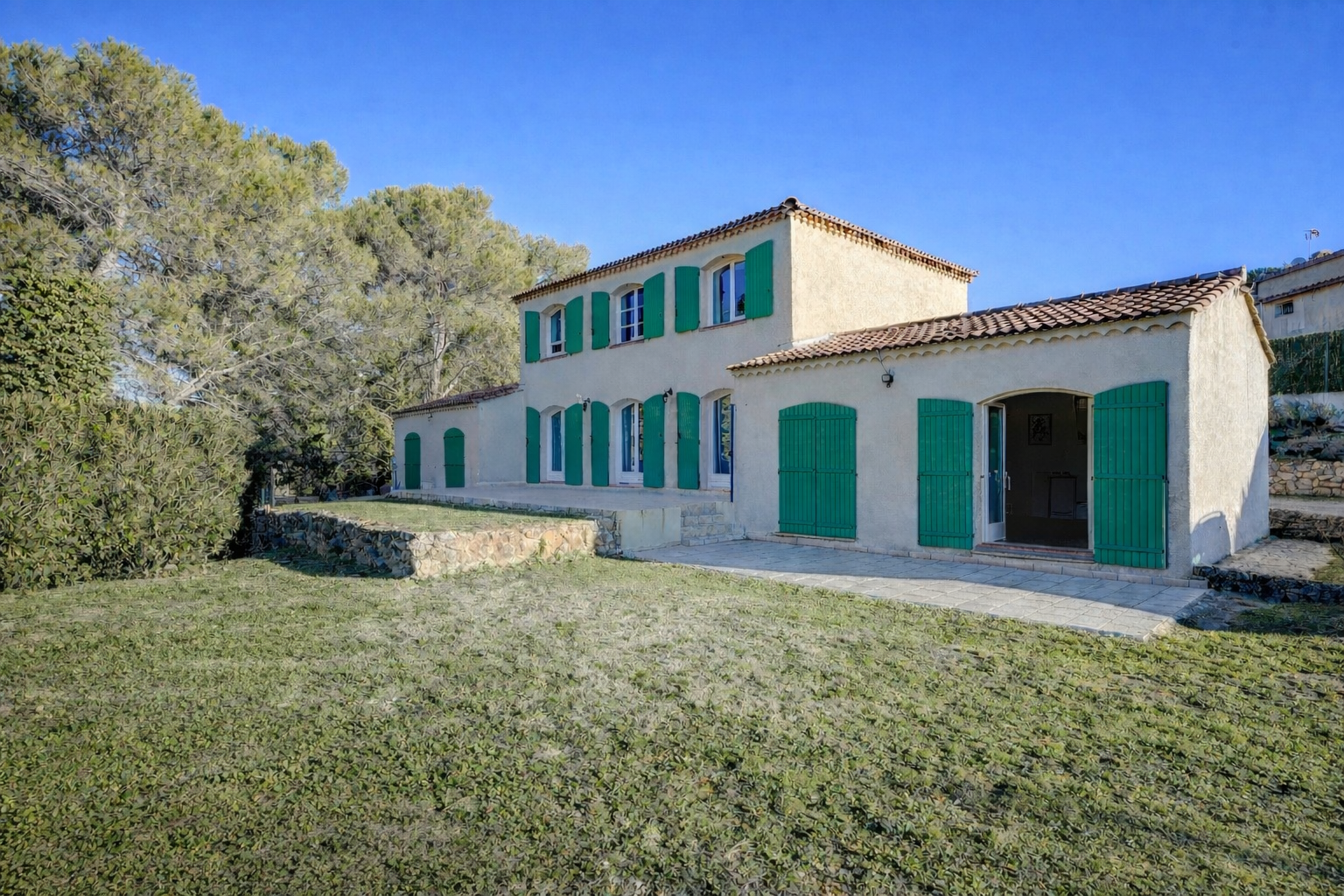 maison de luxe 8 Pièces en vente sur EGUILLES (13510)