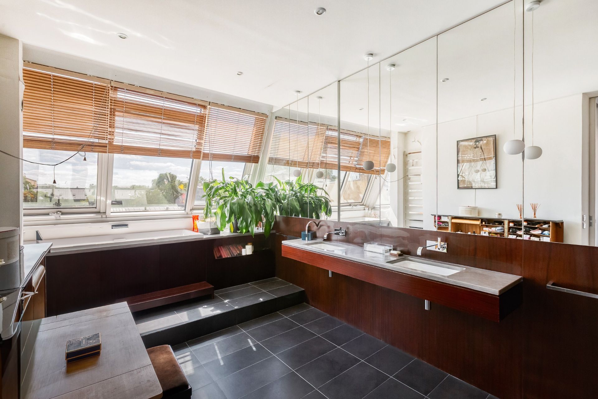 luxury apartment 6 Rooms for sale on PARIS (75007)