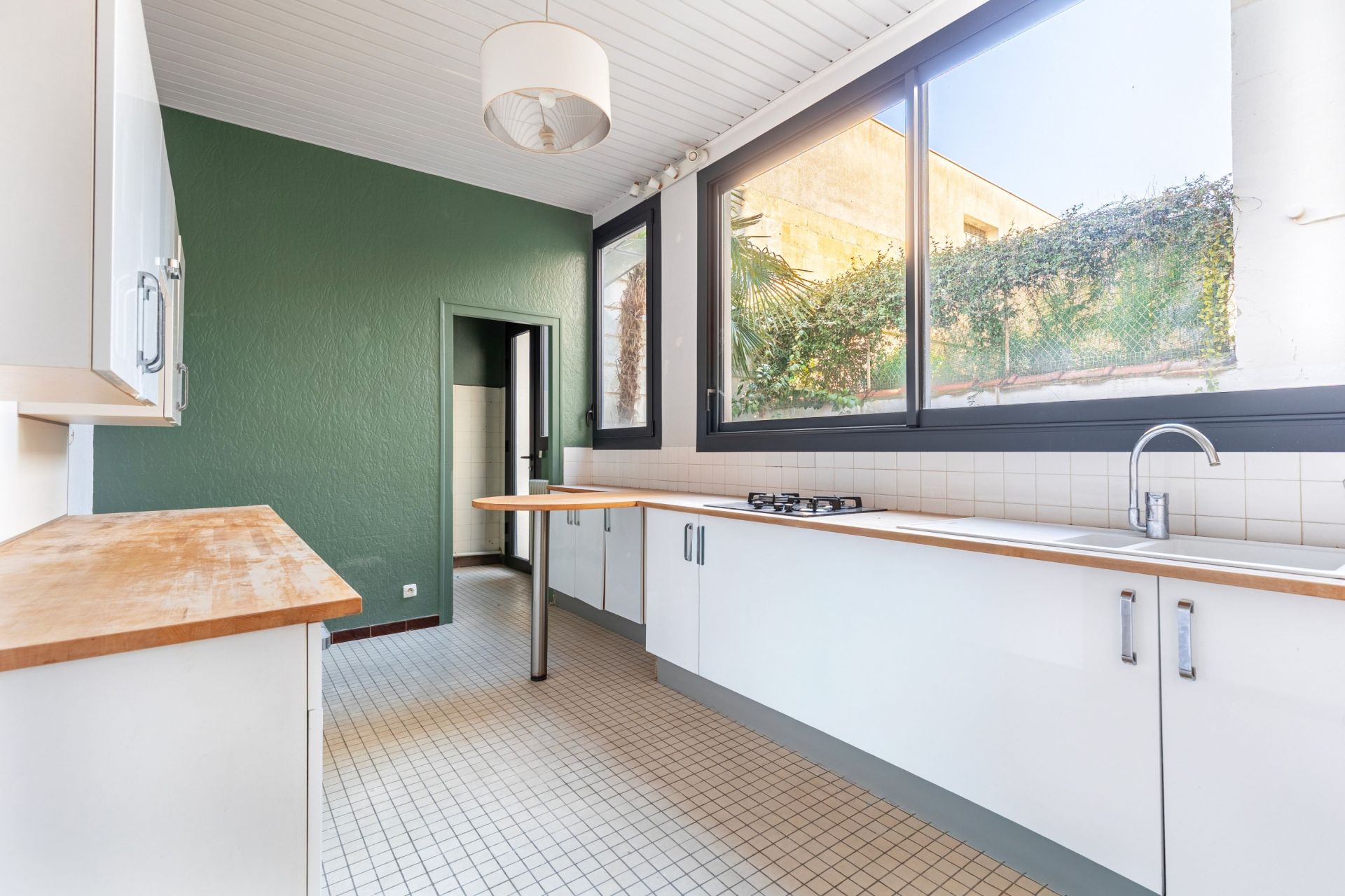 luxury house 8 Rooms for sale on BORDEAUX (33000)