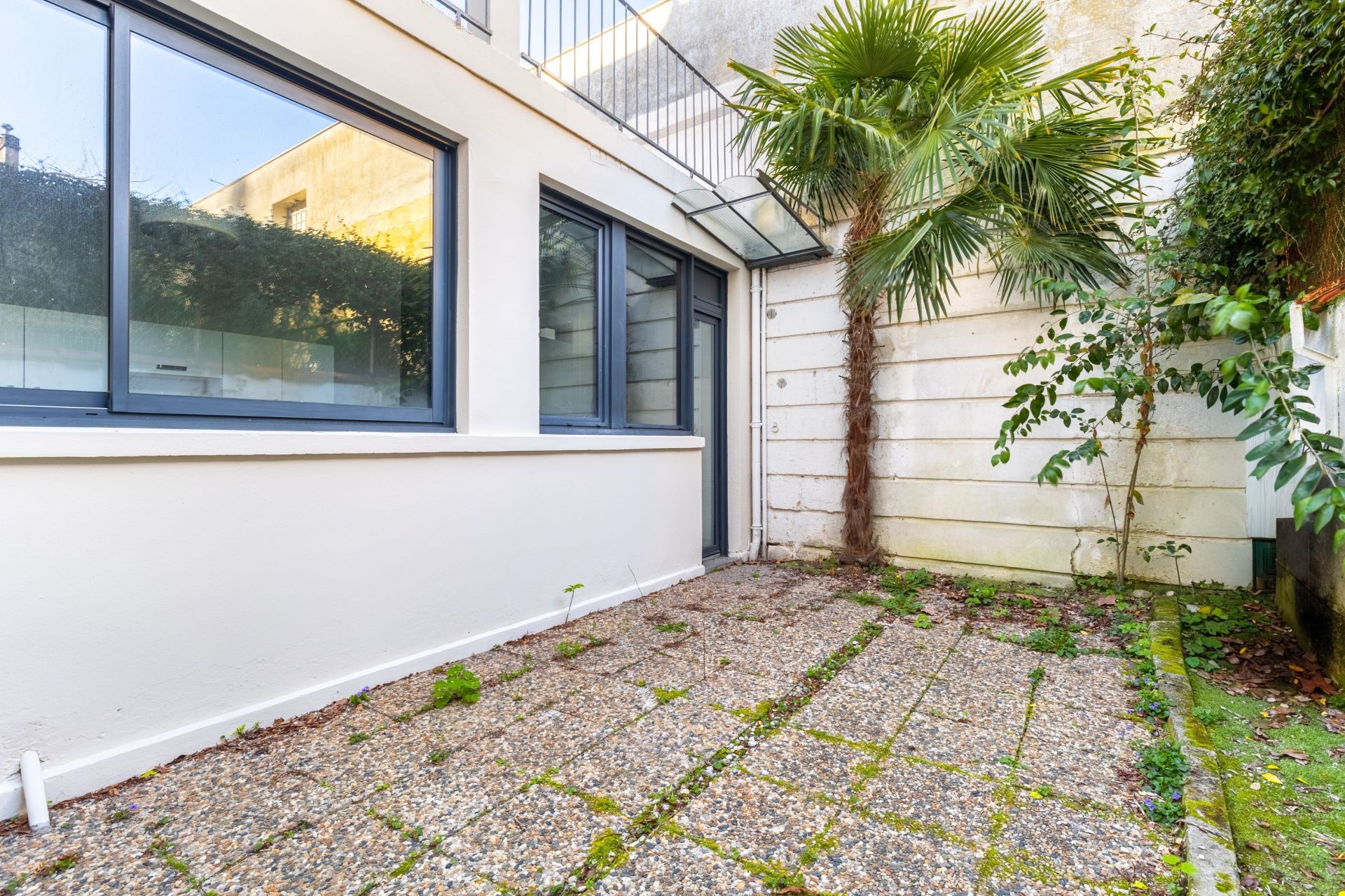 luxury house 8 Rooms for sale on BORDEAUX (33000)