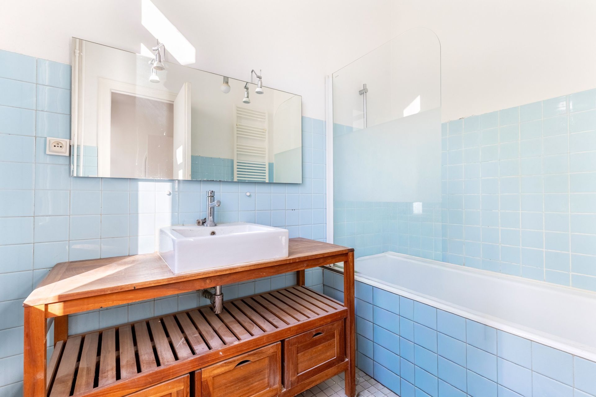 luxury house 8 Rooms for sale on BORDEAUX (33000)