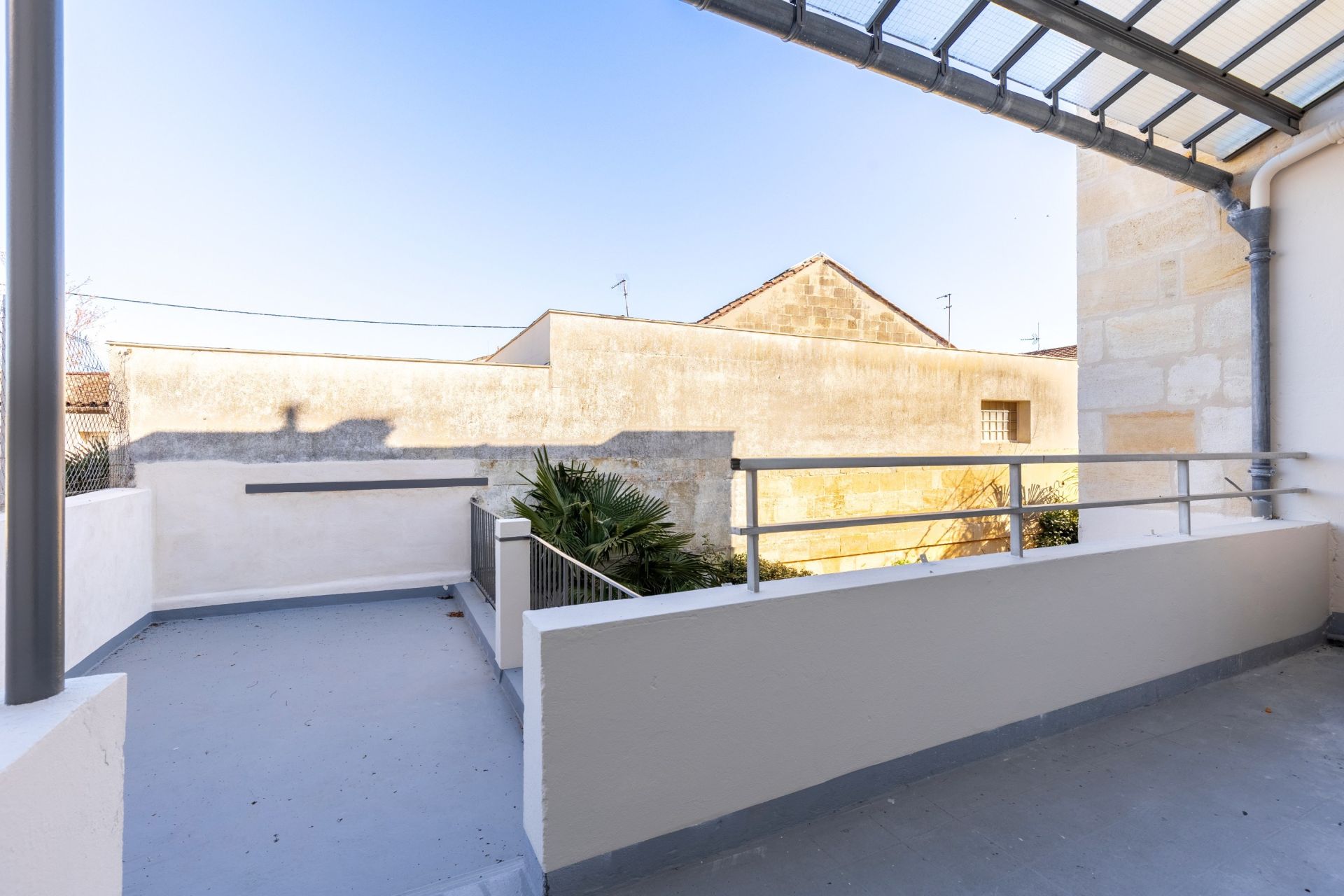 luxury house 8 Rooms for sale on BORDEAUX (33000)