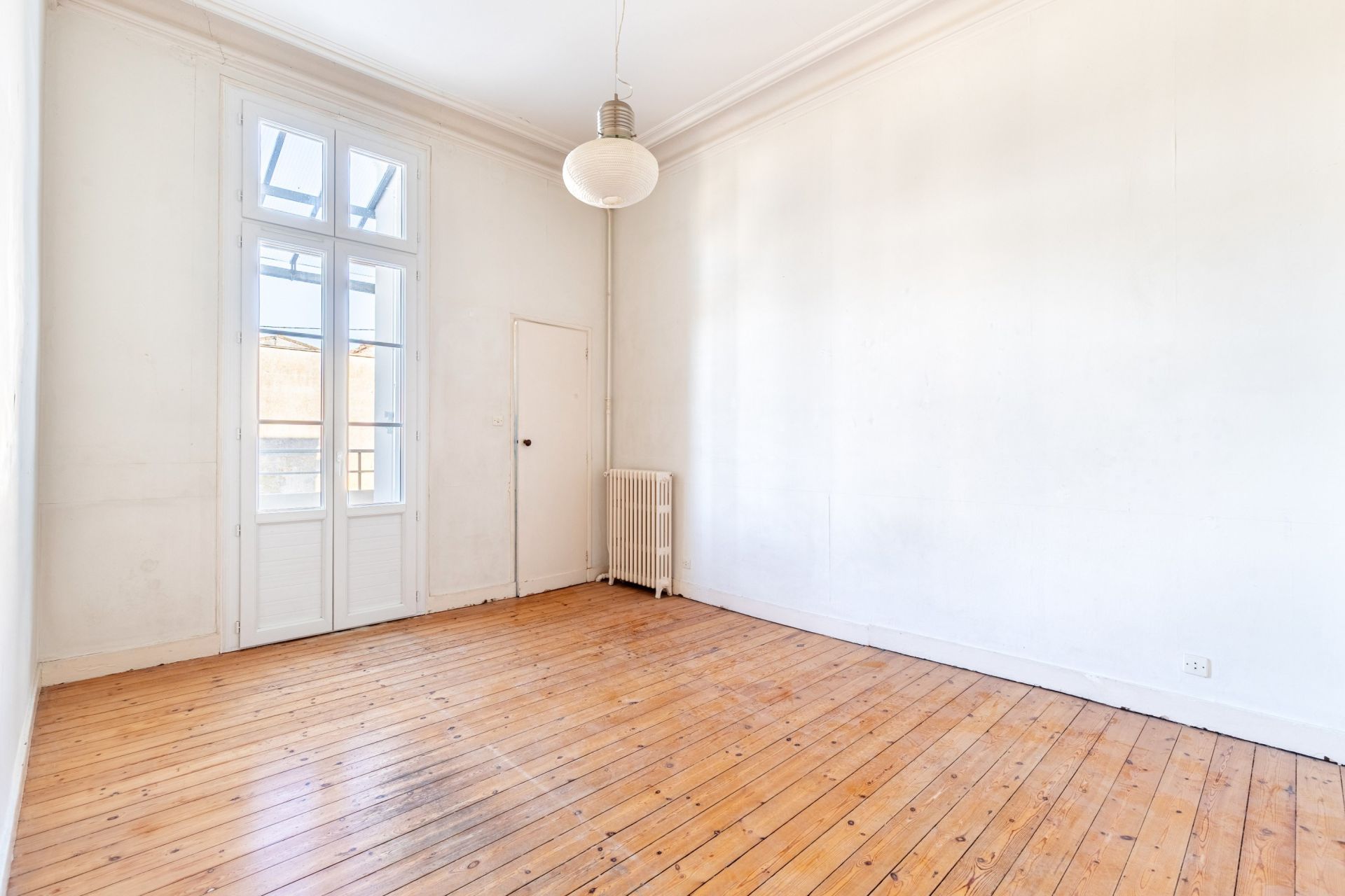 luxury house 8 Rooms for sale on BORDEAUX (33000)