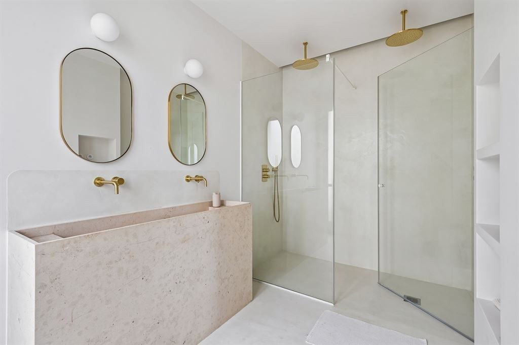 luxury apartment 5 Rooms for sale on PARIS (75016)