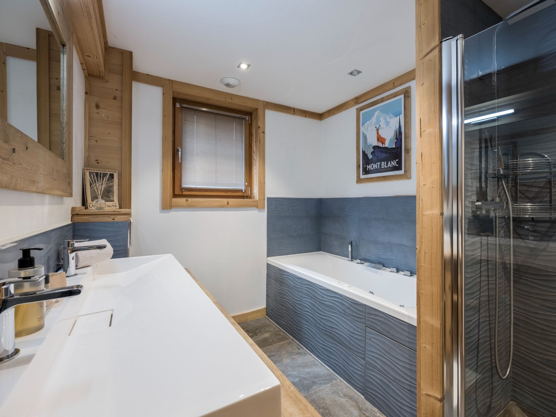 luxury chalet 6 Rooms for sale on CHAMONIX MONT BLANC (74400)