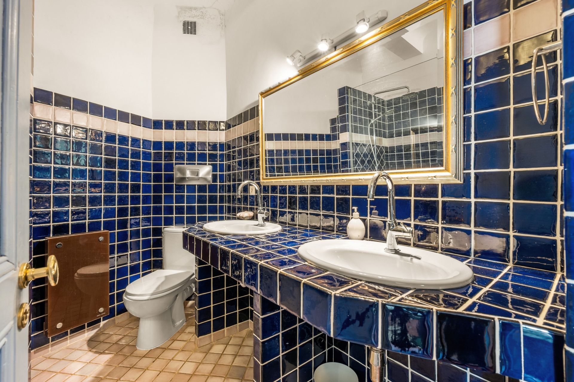 townhouse 7 Rooms for sale on VILLECROZE (83690)