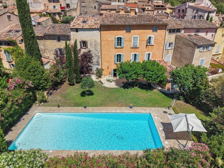townhouse 7 Rooms for sale on VILLECROZE (83690)