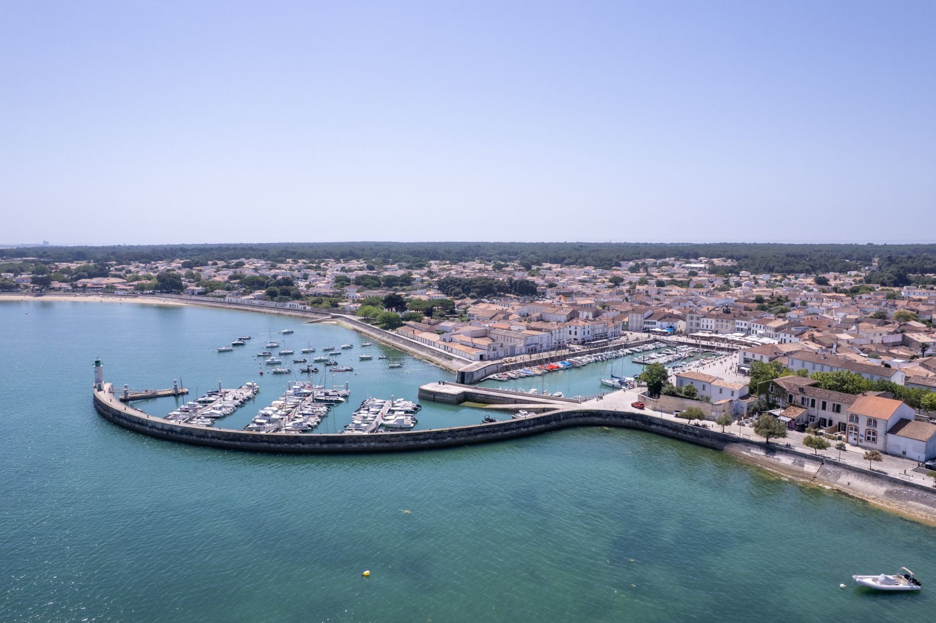 building for sale on LA FLOTTE (17630)