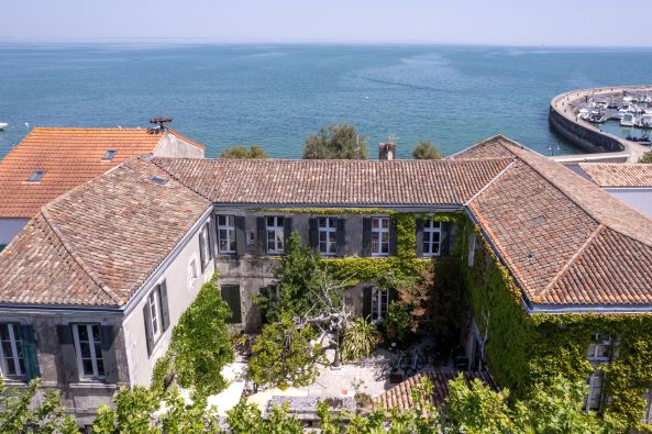 Sale Building La Flotte 620&nbsp;m²