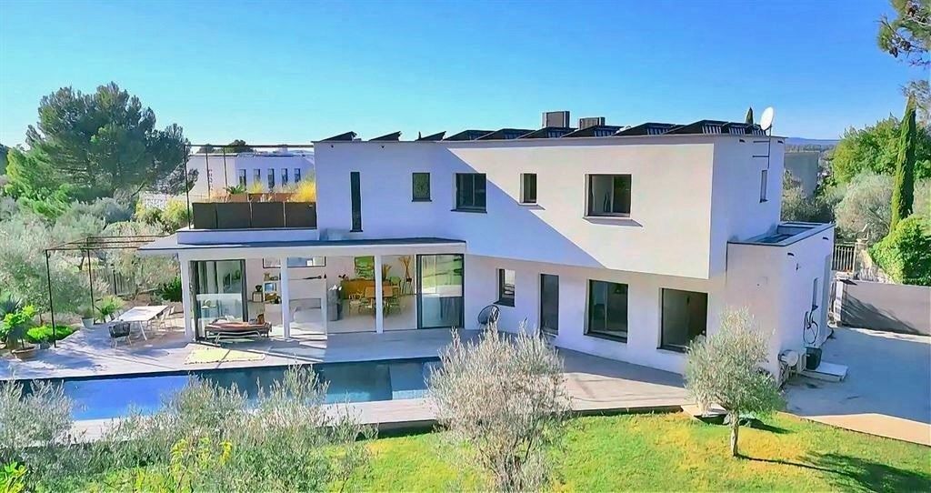 luxury house 7 Rooms for sale on MONTPELLIER (34000)