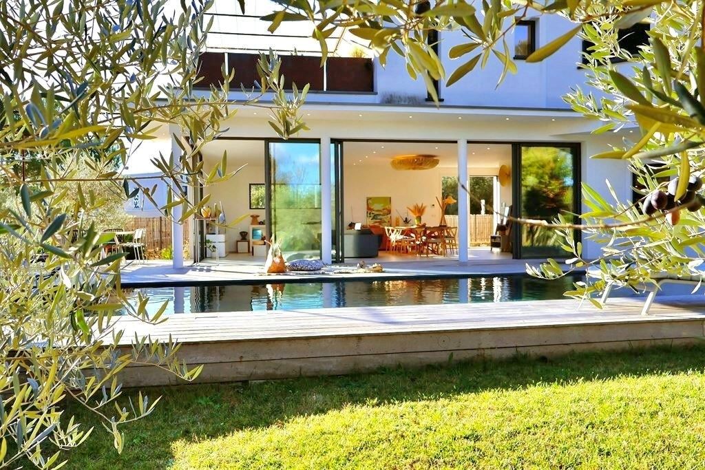 luxury house 7 Rooms for sale on MONTPELLIER (34000)