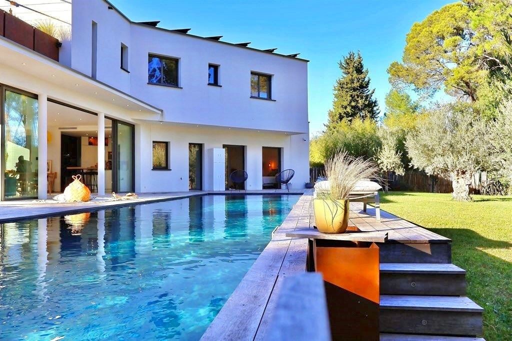 luxury house 7 Rooms for sale on MONTPELLIER (34000)