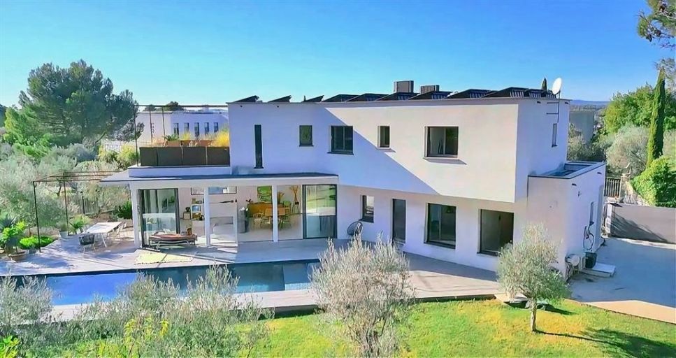 luxury house 7 Rooms for sale on MONTPELLIER (34000)