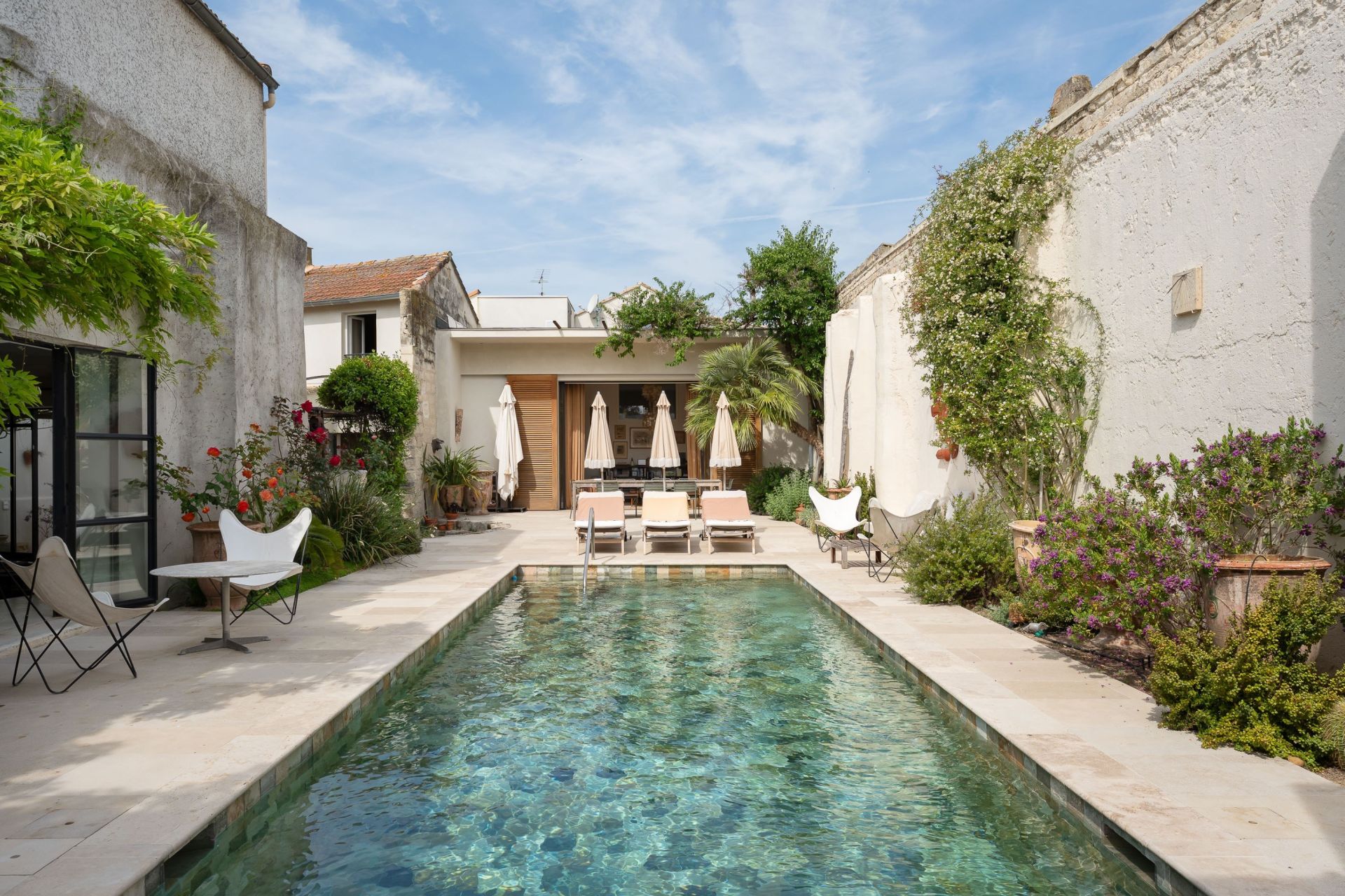 luxury house 9 Rooms for sale on AIGUES MORTES (30220)