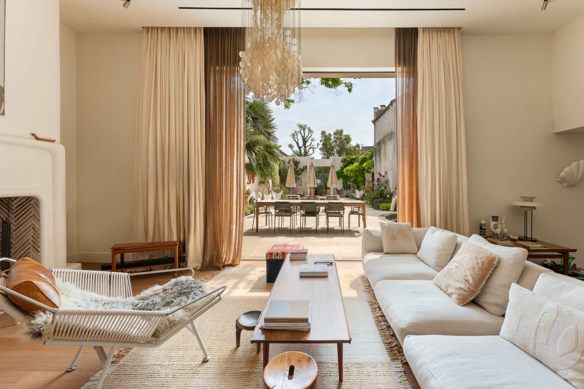 luxury house 9 Rooms for sale on AIGUES MORTES (30220)