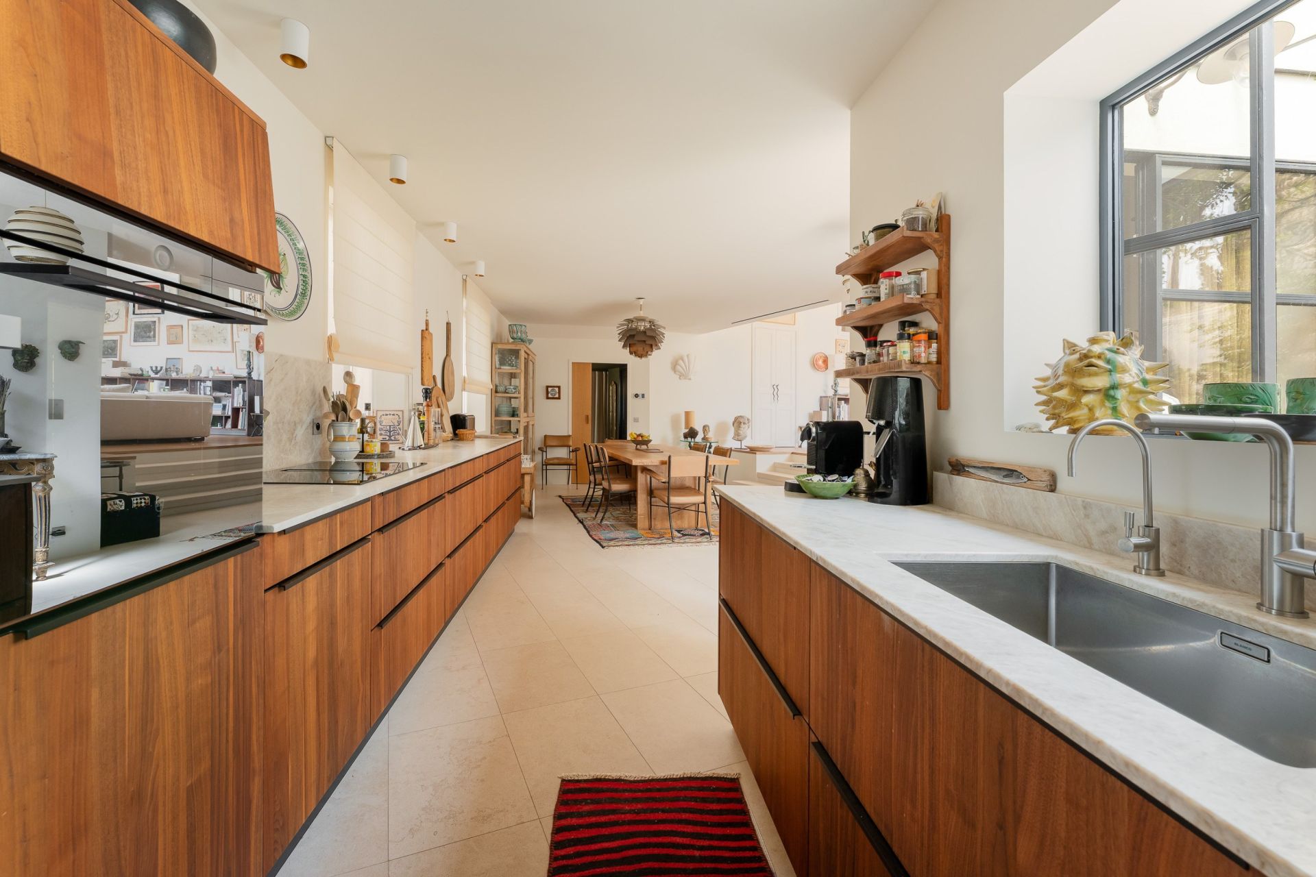 luxury house 9 Rooms for sale on AIGUES MORTES (30220)